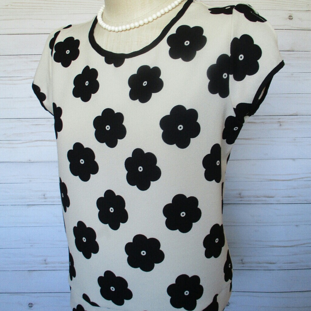 Charming Charlie 🌼 Floral Open Back Top